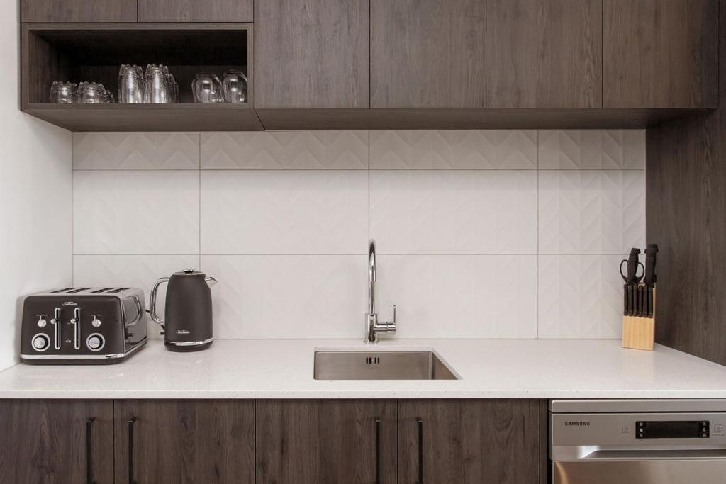 Stylish Brand New Sunny 3Bdrm 3Bth Garage Sleeps 6 Apartment Christchurch Luaran gambar