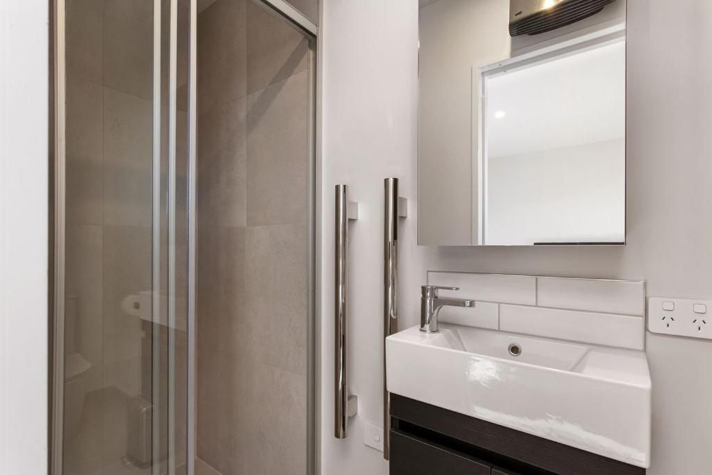 Stylish Brand New Sunny 3Bdrm 3Bth Garage Sleeps 6 Apartment Christchurch Luaran gambar